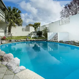 four-canoes.rotoruahotelsnz.com/